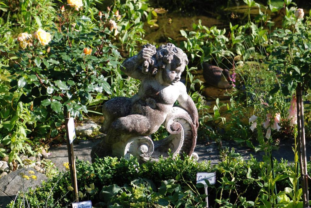 Im Roeseligarten Wolfhausen Buitenkant foto